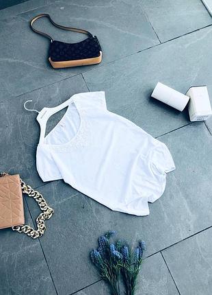 Белая футболка дорогостоящего бренда esprit