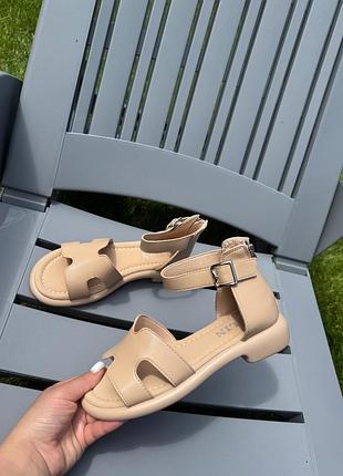 Босоніжки жіночі