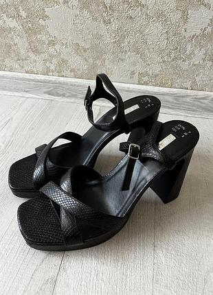 Босоніжки жіночі primark