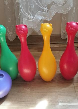 Дитячий боулінг.