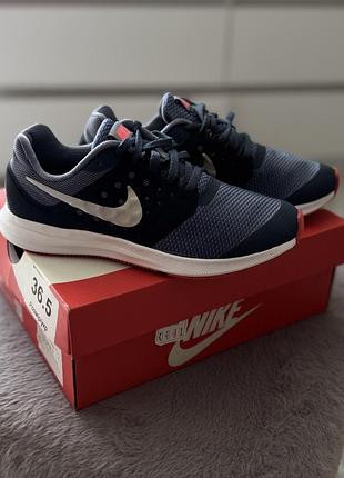 Кросівка відомого бренду nike ,розмір 36,5 (по устілці 23,5)стан нових