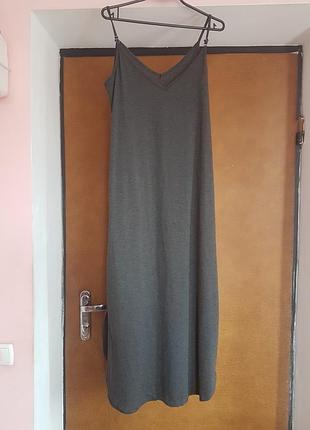 Серое платье вязаное
