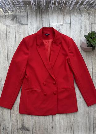 Червоний стильний подовжений жакет піджак