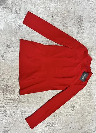 Червона блуза*