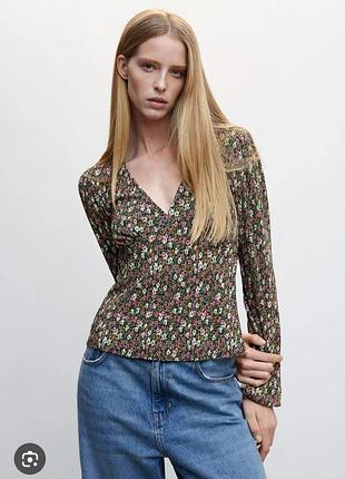 Легенька фактурна блуза у квітковий принт mango