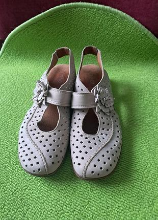 Босоніжки 41р шкіра