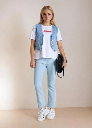 Стильные джинсы-клеш с высокой талией