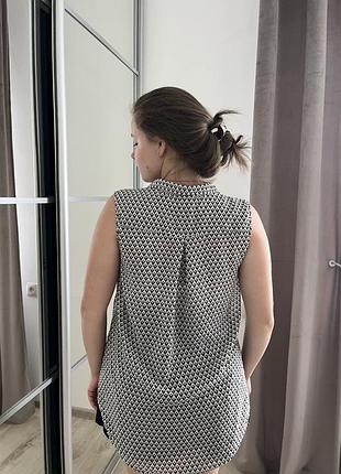 Блуза жіноча легенька з геметричним принторм розмір m