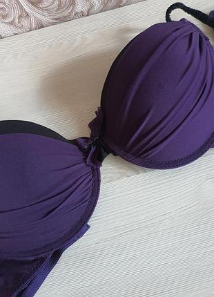 Красивий жіночий бюстгальтер