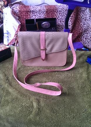 Жіноча сумочка в гарному стані без пошкоджень