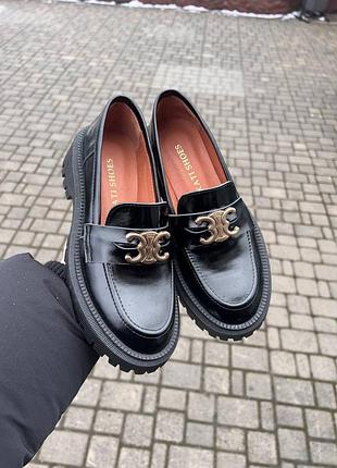 Жіночі туфлі лофери з прикрасою