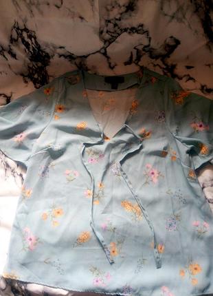 Блуза голубая в цветочки