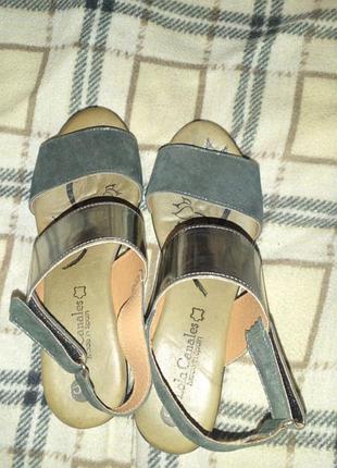 Босоножки новые очень хорошее состояние 10/10