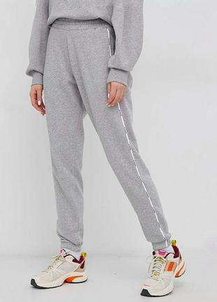 Сірі спортивки reebok 😍 оригінал розмір м/l дуже стильні