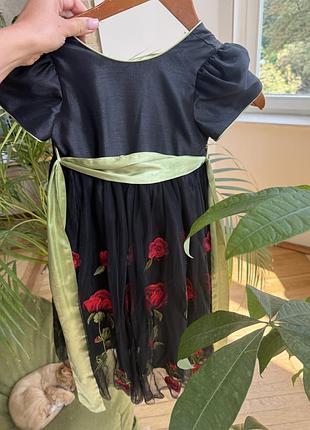 Красива вечірня сукня