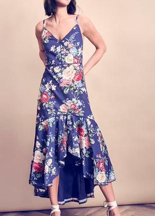 Роскошное праздничное асимметричное платье батал в цветочный принт