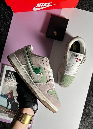 Женские кроссовки nike sb dunk low se "85 double swoosh light grey mint