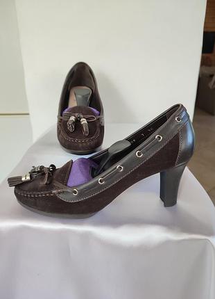 Шкіряні шофери, туфлі від salvatore ferragamo.