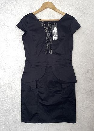 Сукня чорна приталена з елементами баски