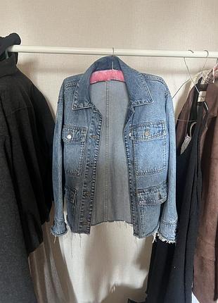 Стильна джинсова куртка в ідеальному стані
