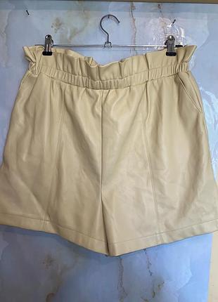 Кожаные шорты женские