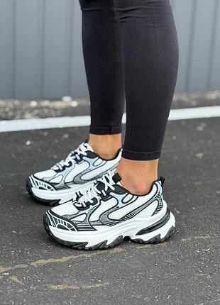 Кроссовки женские