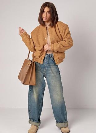 Жіноча куртка з букле на кнопках