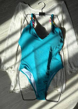 Купальник в рубчик зелений суцільний на чашках розміри с м л