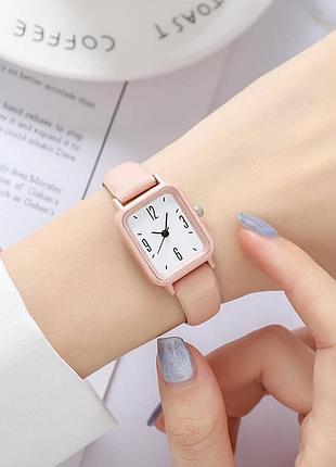 Жіночий годинник