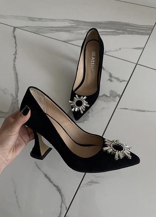 Туфлі жіночі, натуральна шкіра та замш, 37 розмір, повномірні , одягались 2 рази, український бренд