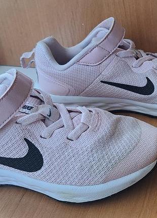 Кросівки оригінальні nike p30
