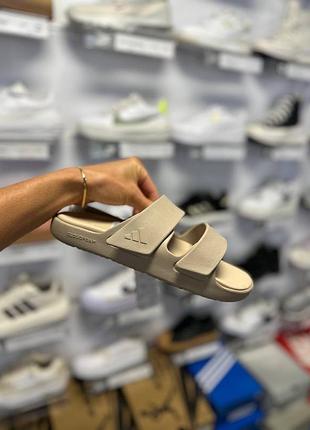 Оригінальні тапочки adidas znsory sandal ji1857 — купити в Україні