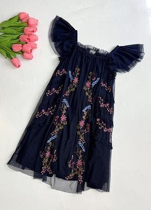 Красива сукня з вишивкою next