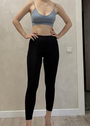 Базові чорні лосини h&m.