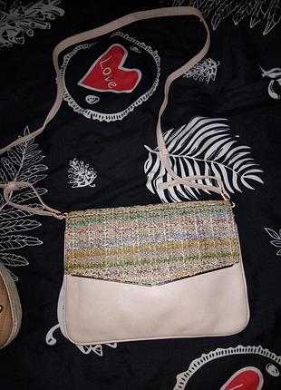 Красива бежева сумка під двід