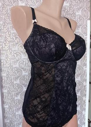 Пижамная кружевная майка на тонких бретелях.