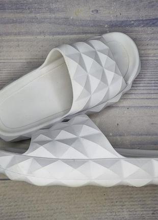 Шлепанцы женские