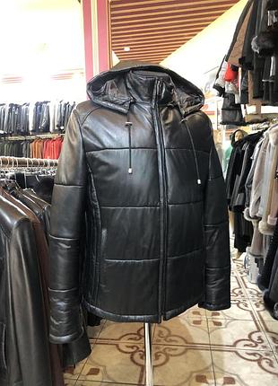 Пуховик чорнийшкіряний,зйомний капюшон