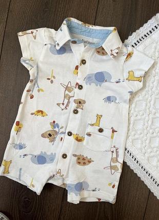 Білий пісочний поло з комірцем для хлопчика 0-3 міс з тваринами на ґудзиках
