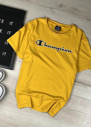 Яскрава футболка champion