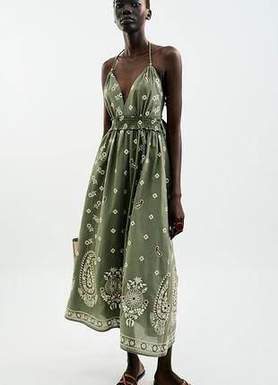 Платье миди с вышивкой