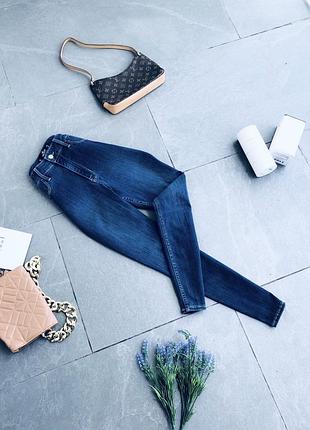 Джинсы дорогого бренда hollister