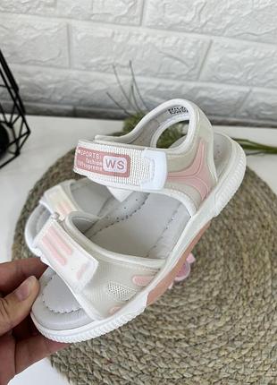 Гарненькі босоніжки для дівчинки