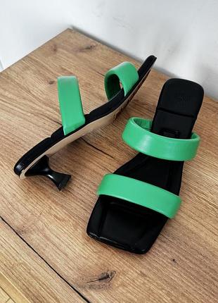 Босоножки с квадратным носом