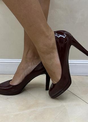 Sergio rossi шкіряні лакові туфлі човники бордові базові натуральна шкіра на підборах оригінал осінь кожаные  бордовые на каблуке кожа осенние 39