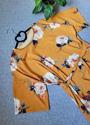 Легкое яркое летнее платье с поясом