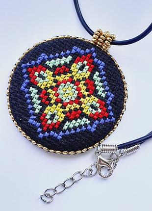 Кулон-оберіг з вишивкою хрестиком на  шнурочку