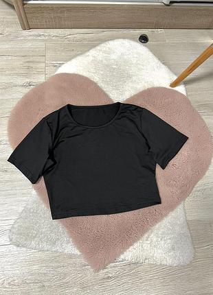 Вкорочена футболочка