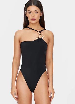 Шикарний суцільний купальник в наявності