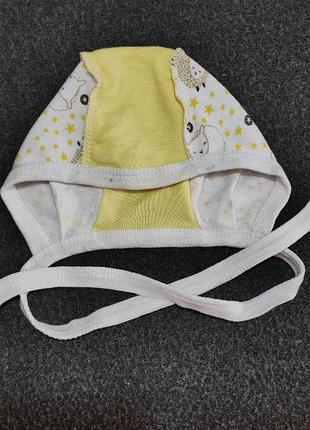 Бело-желтая шапочка на завязочках 62р 344